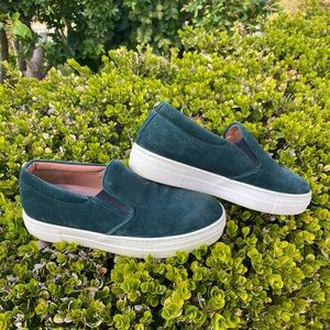 BCBG SNEAKERS WOMENS SIZE 6